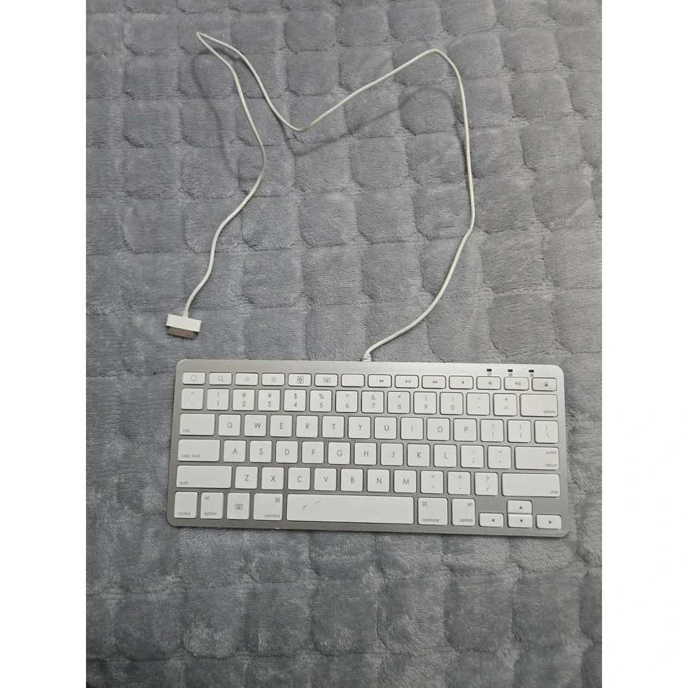 Apple A1243 Slim Aluminum USB Wired Keyboard Silver White QWERTY English OEM